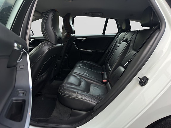 Volvo V60 26 of 30