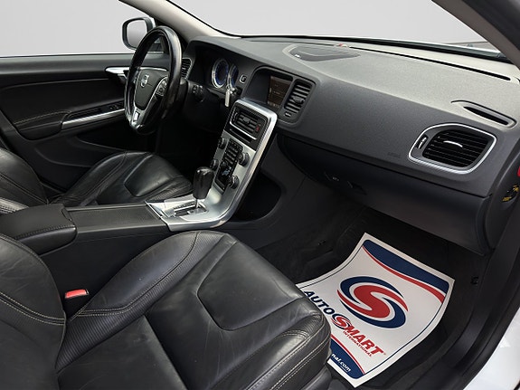Volvo V60 13 of 30