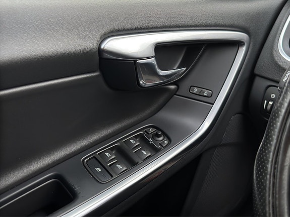 Volvo V60 8 of 30