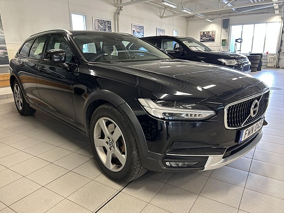 Volvo V90 Cross Country 2 of 4