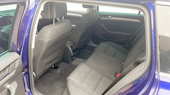 Volkswagen Passat 11 of 13