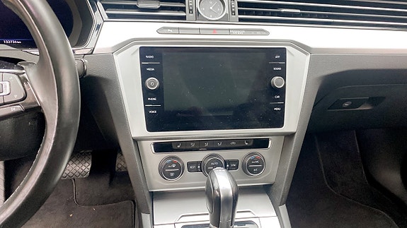 Volkswagen Passat 9 of 13