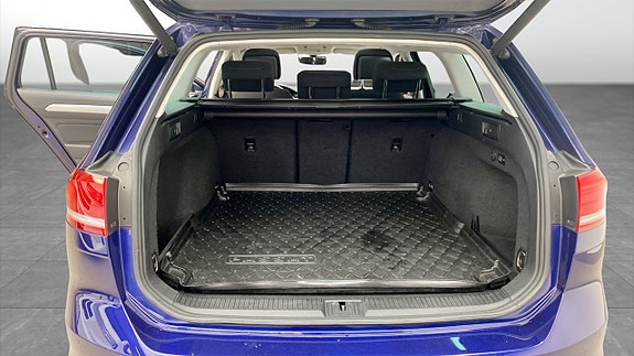 Volkswagen Passat 12 of 13