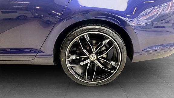 Volkswagen Passat 6 of 13