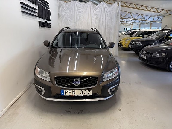 Volvo XC70 2 of 8