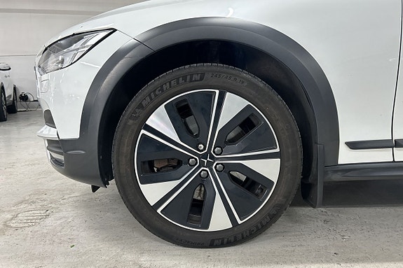 Volvo V90 Cross Country 10 of 30