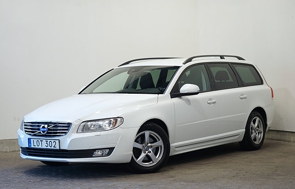 Volvo V70 2 of 10