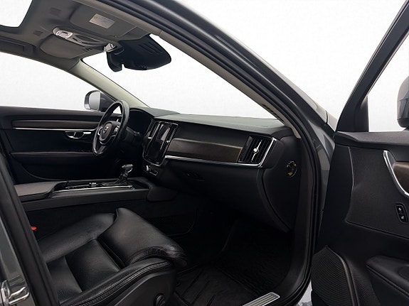 Volvo V90 Cross Country 17 of 30