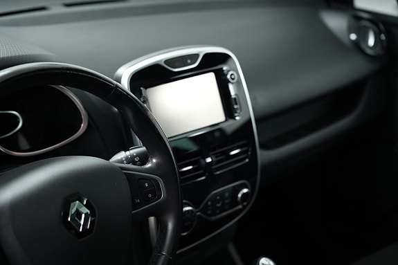 Renault Clio 19 of 23