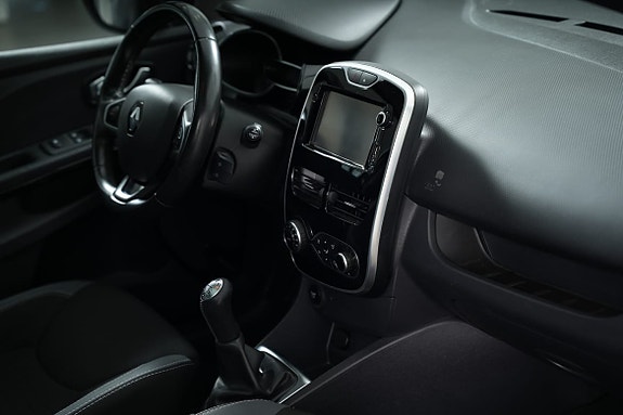 Renault Clio 23 of 23