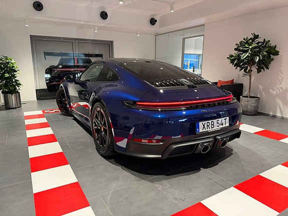 Porsche 911 Carrera 4 GTS 3 of 24