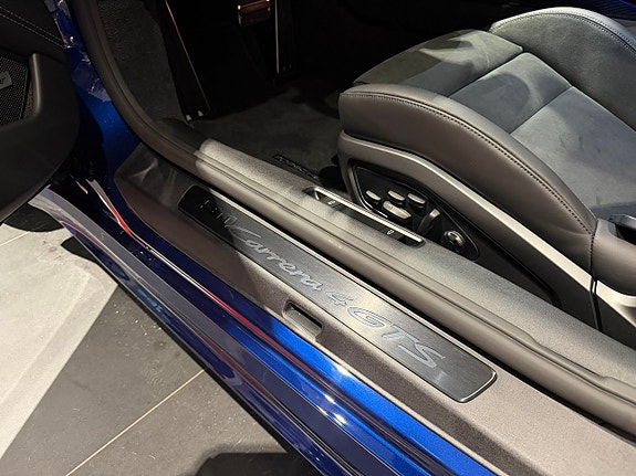 Porsche 911 Carrera 4 GTS 20 of 24