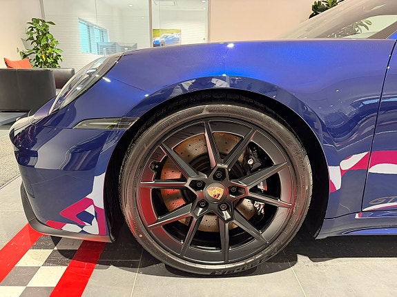 Porsche 911 Carrera 4 GTS 7 of 24