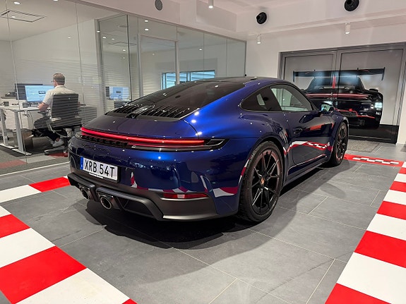 Porsche 911 Carrera 4 GTS 2 of 24