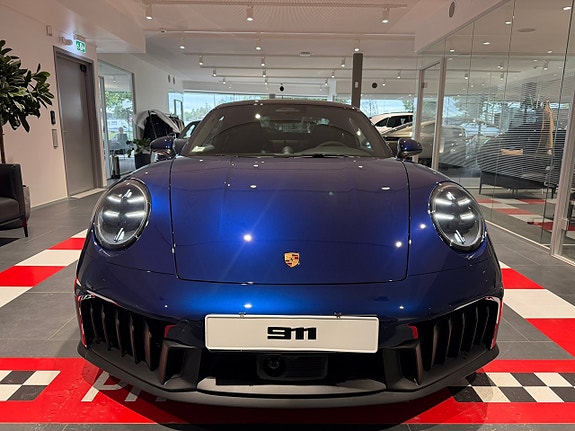 Porsche 911 Carrera 4 GTS 6 of 24