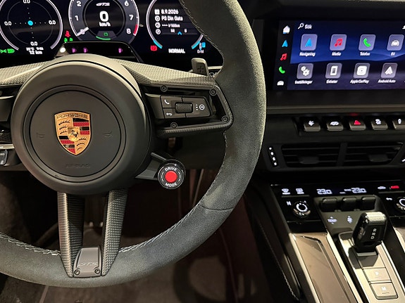 Porsche 911 Carrera 4 GTS 14 of 24