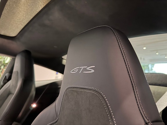 Porsche 911 Carrera 4 GTS 13 of 24