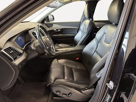Volvo XC90 9 of 26