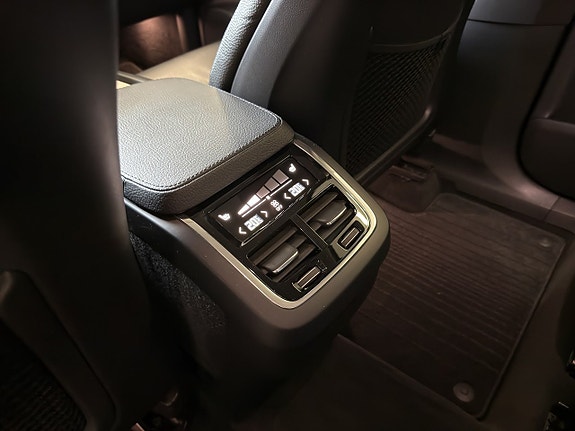 Volvo XC90 17 of 26
