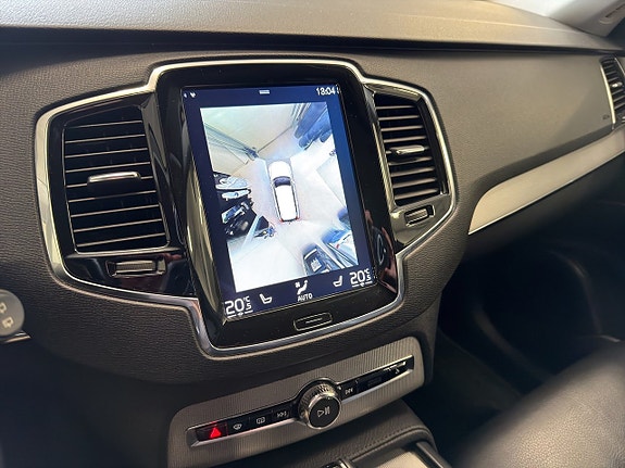 Volvo XC90 25 of 26