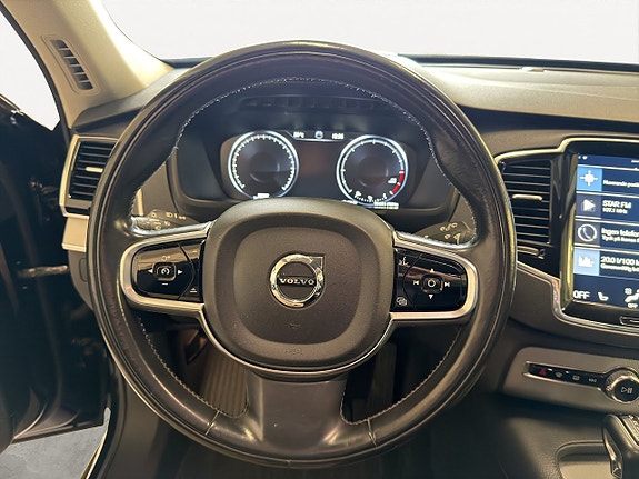 Volvo XC90 10 of 26