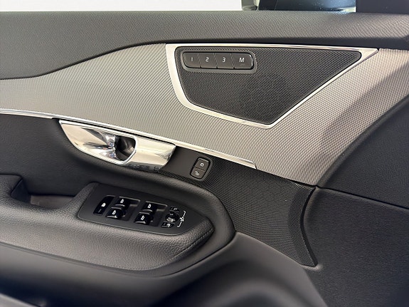 Volvo XC90 12 of 26