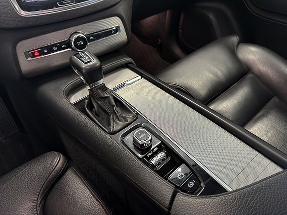 Volvo XC90 15 of 26
