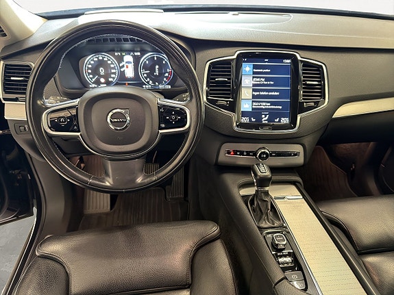 Volvo XC90 14 of 26