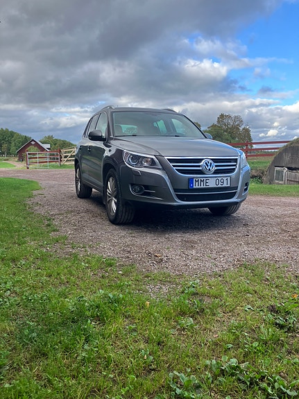 Volkswagen Tiguan 2 of 8