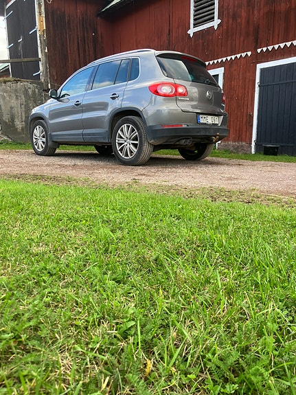 Volkswagen Tiguan 3 of 8