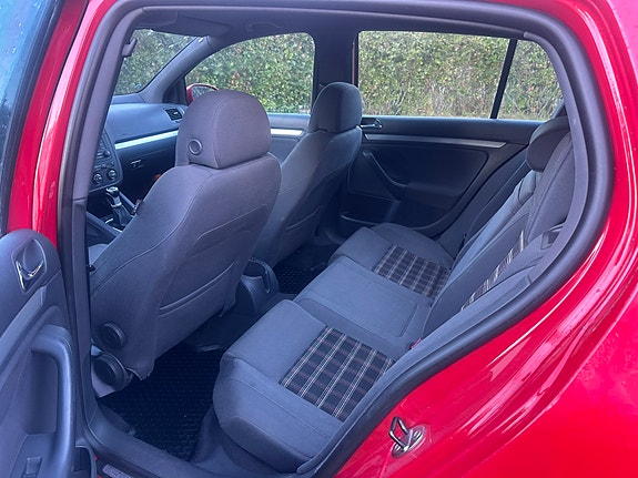 Volkswagen Golf V 6 of 6