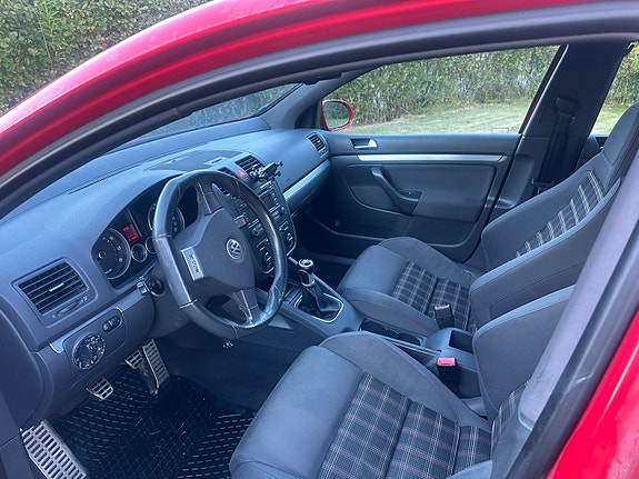 Volkswagen Golf V 5 of 6
