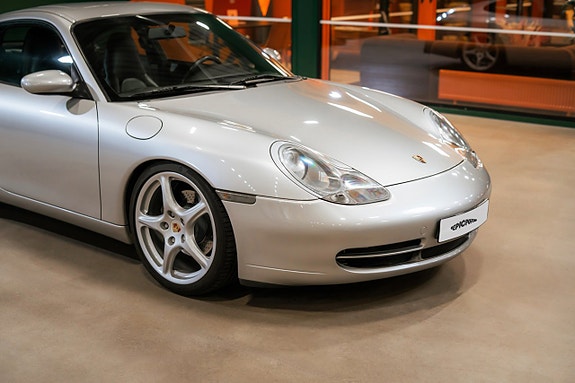 Porsche 911 Carrera 2 of 29