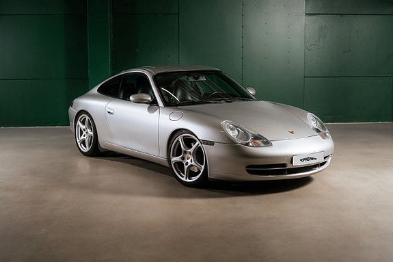 Porsche 911 Carrera 10 of 29