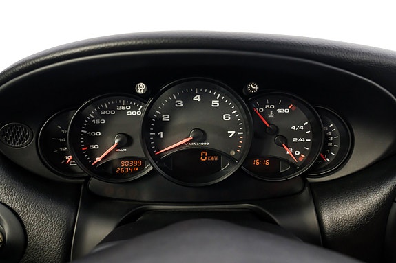 Porsche 911 Carrera 17 of 29