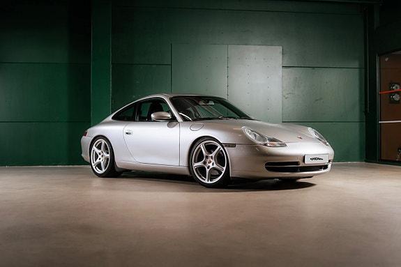 Porsche 911 Carrera 7 of 29