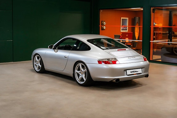 Porsche 911 Carrera 3 of 29