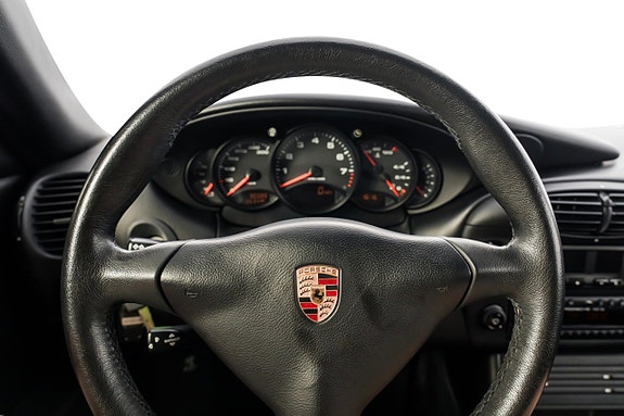 Porsche 911 Carrera 16 of 29
