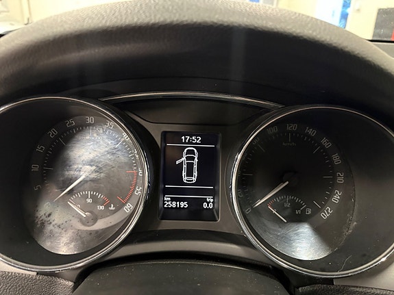 Skoda Superb 7 of 12