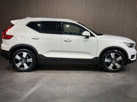 Volvo XC40 3 of 26