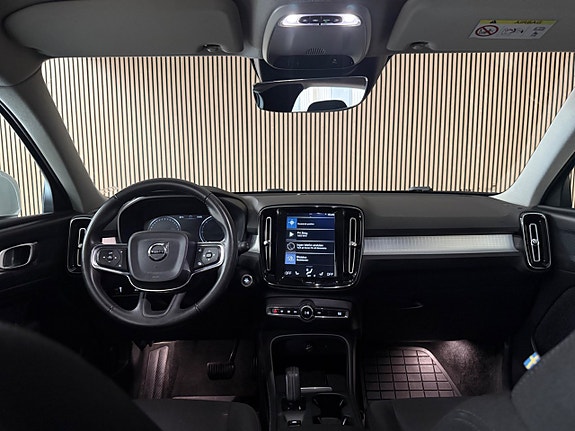 Volvo XC40 12 of 26