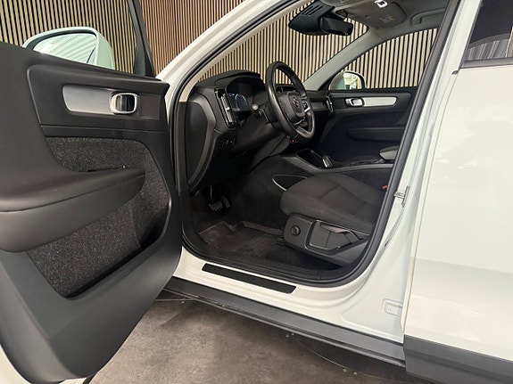Volvo XC40 10 of 26