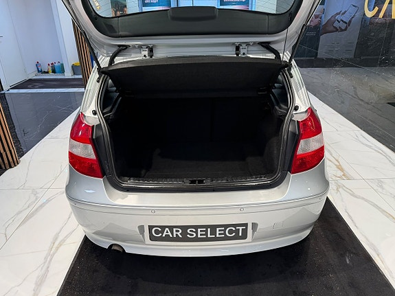 BMW 120i 5 of 21