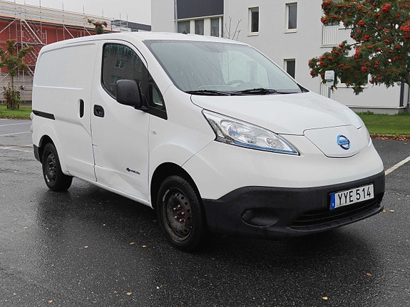 Nissan NV200 3 of 6