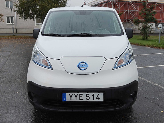 Nissan NV200 2 of 6