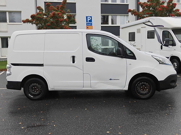 Nissan NV200 4 of 6