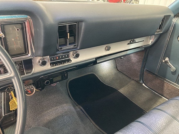 Buick Le Sabre 9 of 13