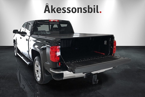 Chevrolet Silverado EV 6 of 10