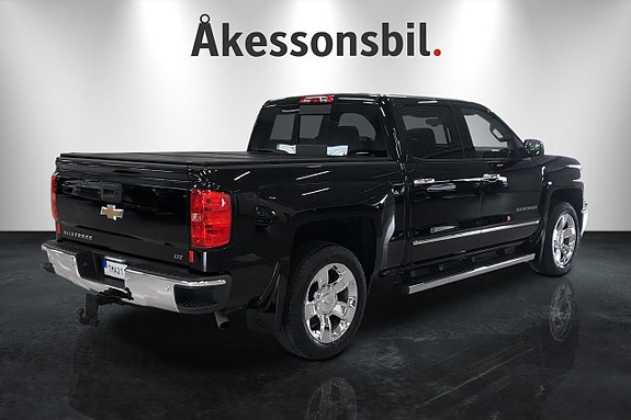 Chevrolet Silverado EV 4 of 10