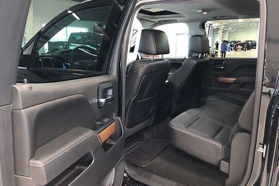 Chevrolet Silverado EV 8 of 10